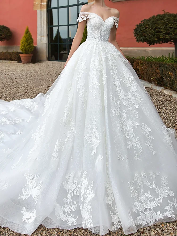 Elegant  Exquisite Lace Design Cathedral Train Bride Wedding Dress V-neck Off The Shoulder Wedding Dresses Customized