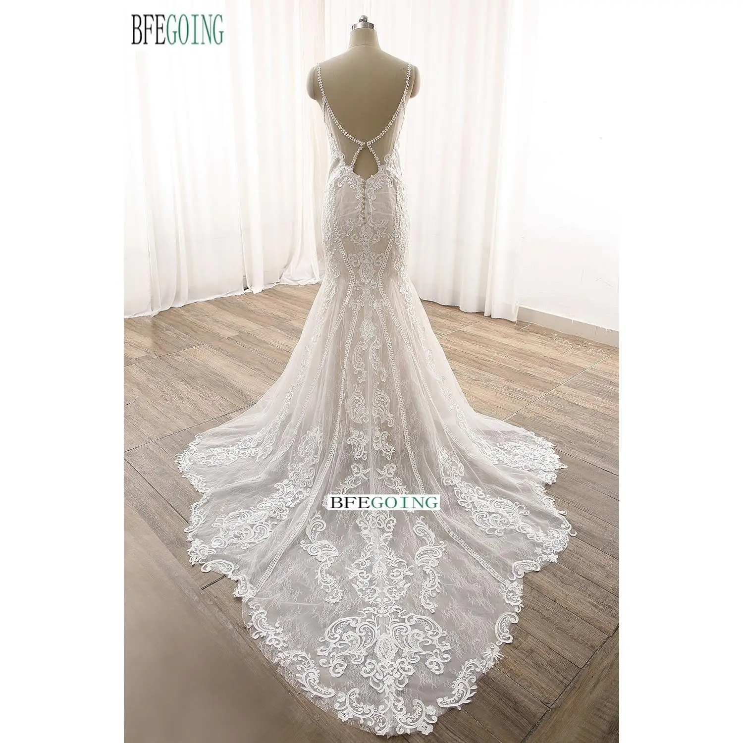 Apliques de renda Beading Tulle Sereia/Trompete Vestidos de casamento Capela Trem personalizado Andar de comprimento Spaghetti Straps Bridal Gowns