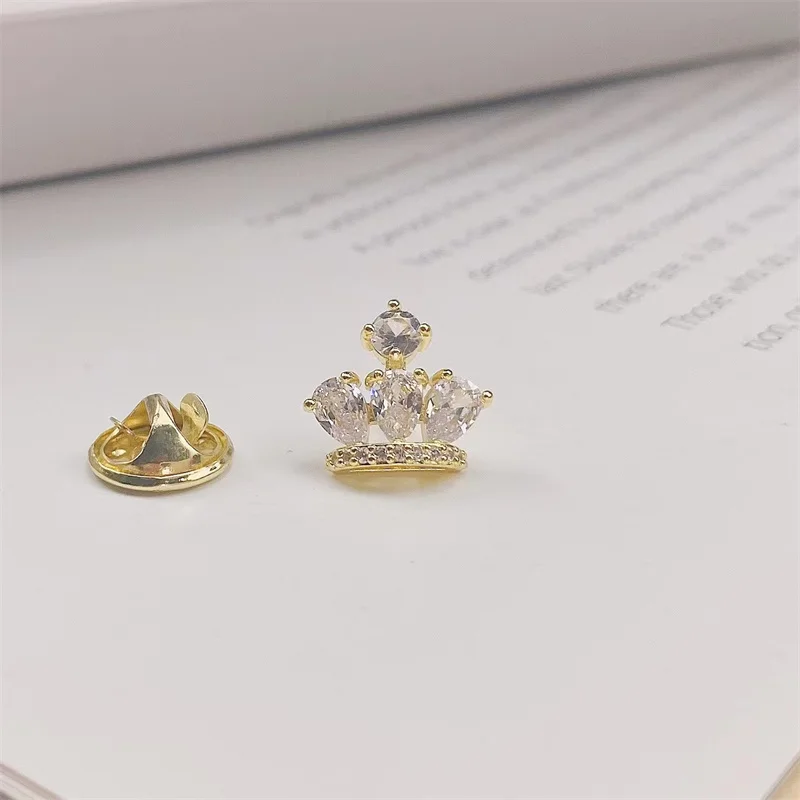 Cute Crown Brooches for Women Metal Anti-glare Lapel Pin Fixed Clothes Brooch Pins Sweater Coat Clothing Accessories Wholesale