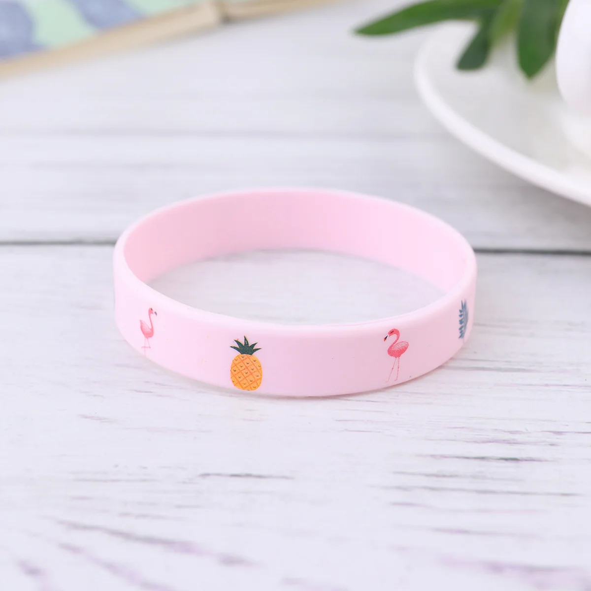 

24Pcs Silicone Flamingo Party Bracelets Flexible Wristbands Colorful Summer Theme Festival Dress Up Accessories