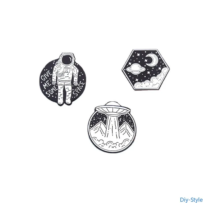 

Spaceship Astronauts Clothing Accessories Backpack Alloy Brooch Badge Enamel Lapel Pins Wholesale