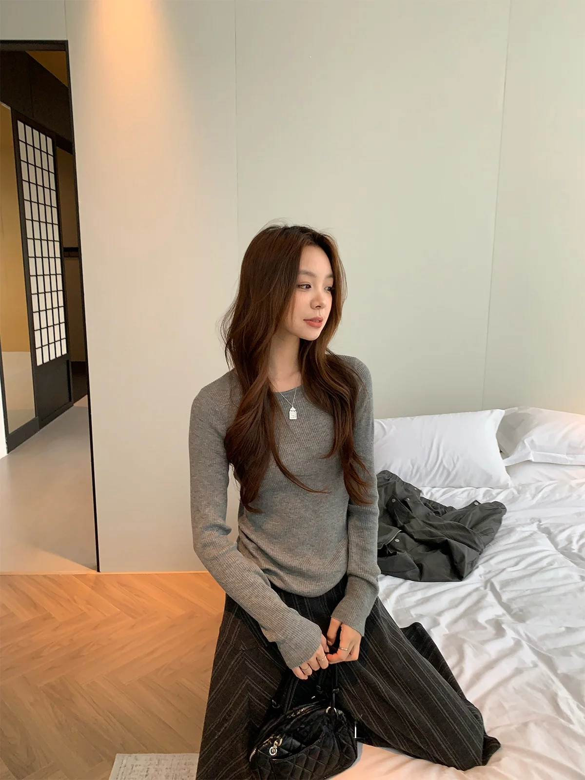 

UVPU White round Ne Knitted Inner Wear Women's Slim Fit Top Faionable High-End Feeling Autumn Winter Seasonal Base Layer