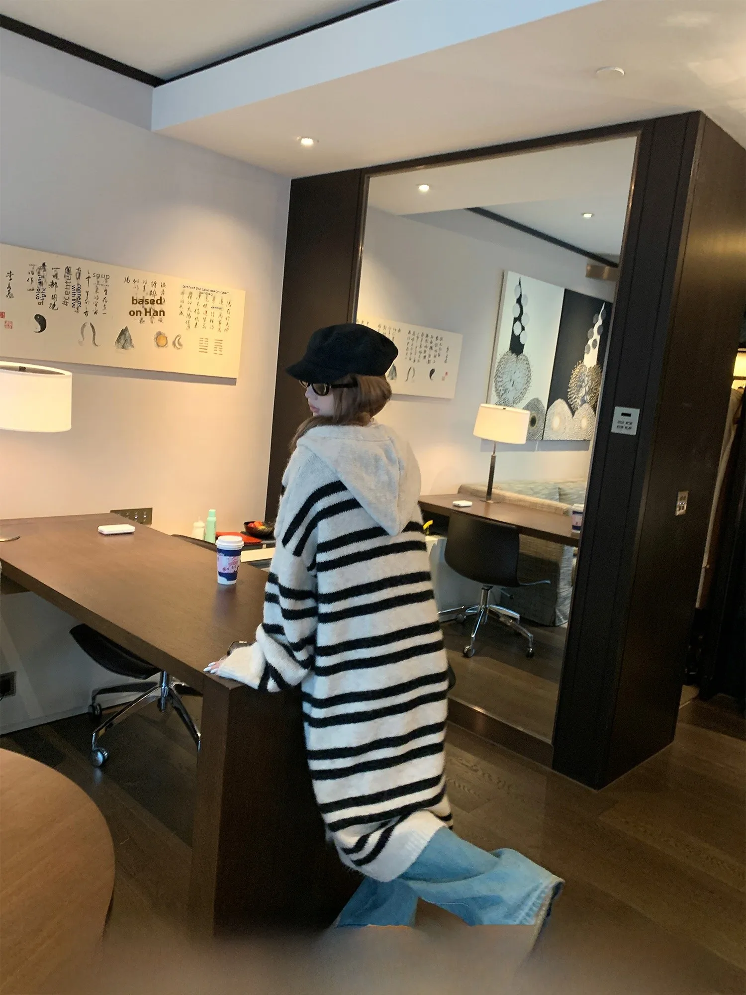 

Kong Zhen Fane полосатый вязаный свитер с капюшоном Jaet женский свободный крой средней длины повседневный топ для поездок на работу с длинным принтом све