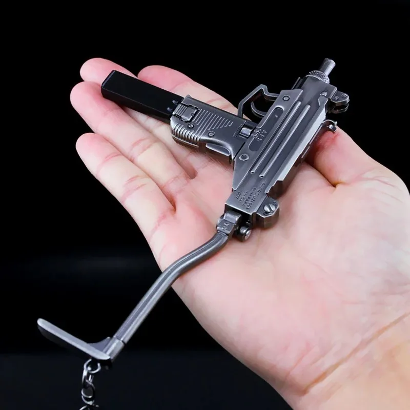 15CM Alloy Miniature UZI Model Submachine Gun Pendant High Quality Pistol Keychain Craft Pendant Fake Gun Weapon Kids Gifts