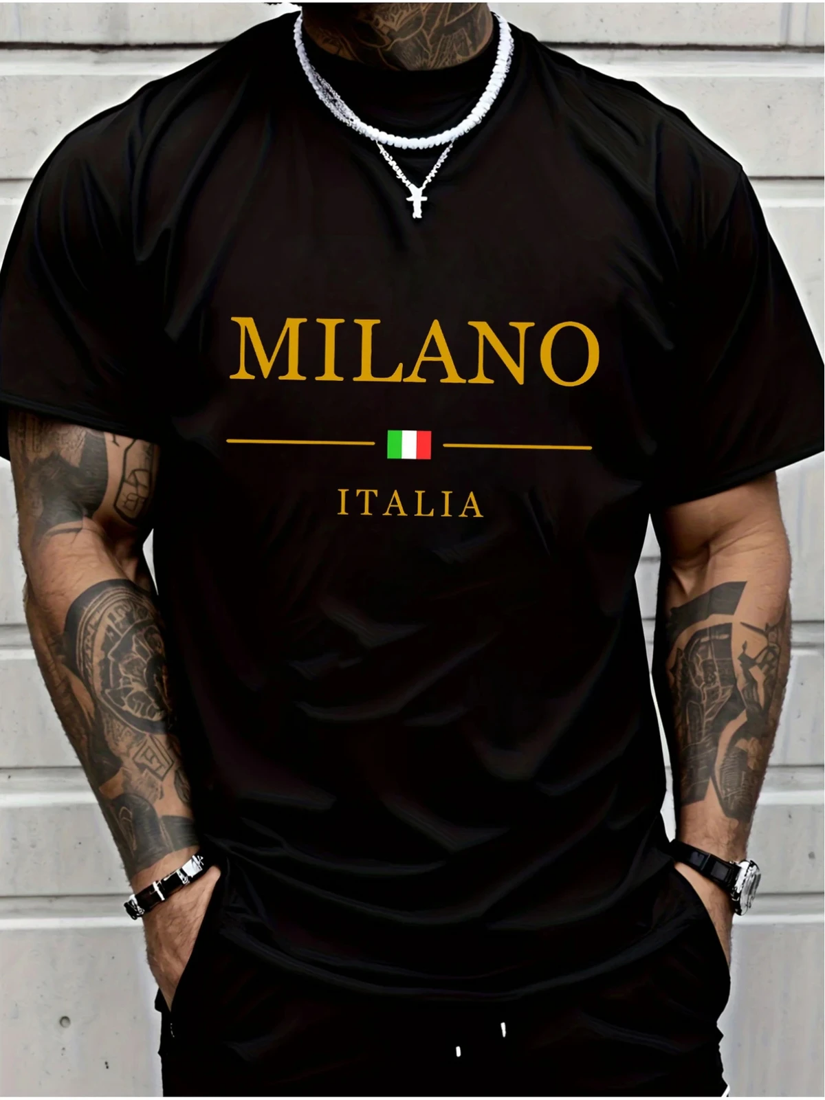 Camiseta de Hombre 100% Algodón Premium con Estampado Gráfico de Milán, Italia | Camiseta Negra con Cuello Redondo Talla S