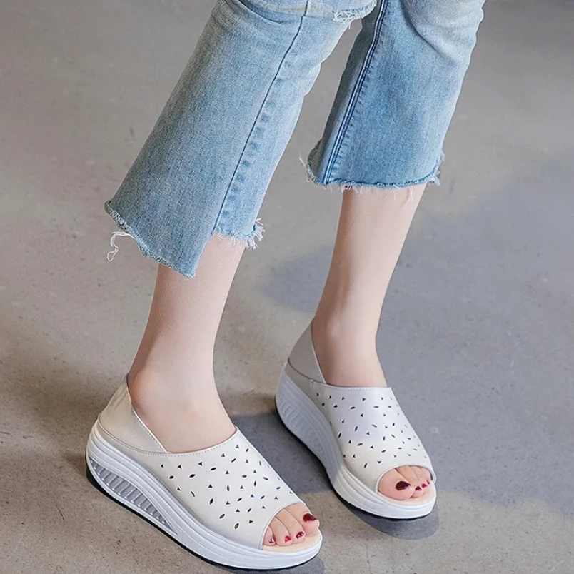

2025 Summer Women Genuine Leather Platform Sandals Shoes Woman Slides Beach Platform Slip-on Round Toe