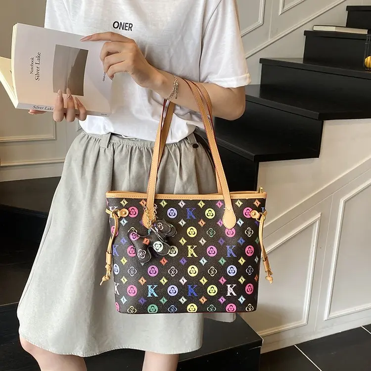 

2025 Light Luxury Fashion Autumn New Tote Bag Zipper Shoulder Bag Color No Pendant PU with Pendant