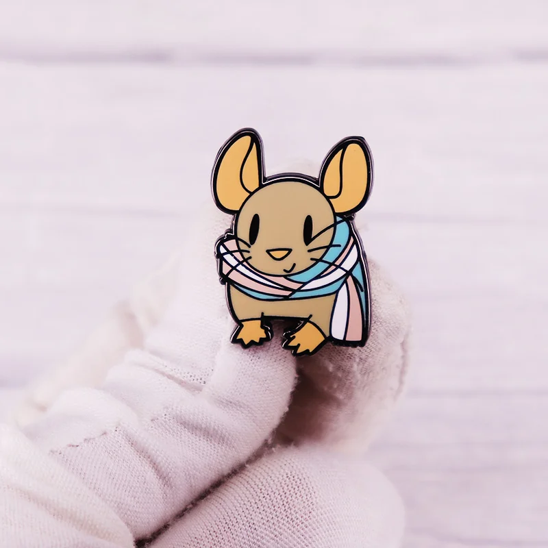 لطيف المتحولين جنسيا الفئران المينا دبوس الأزرق الوردي الأبيض وشاح عبر فخر الحيوان شارة LGBT بروش هدية ظهره الديكور مجوهرات