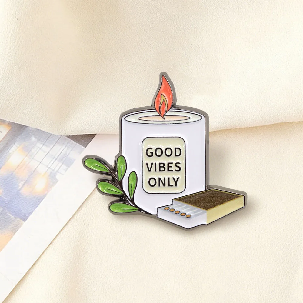 Good Vibes Only Kerzen- und Zündholz-Emaille-Brosche Positives Zitat Niedliche Anstecknadel Tägliches Mode-Accessoire Geschenk für Liebhaber des Vibe-Centric-Stils – Detail 8