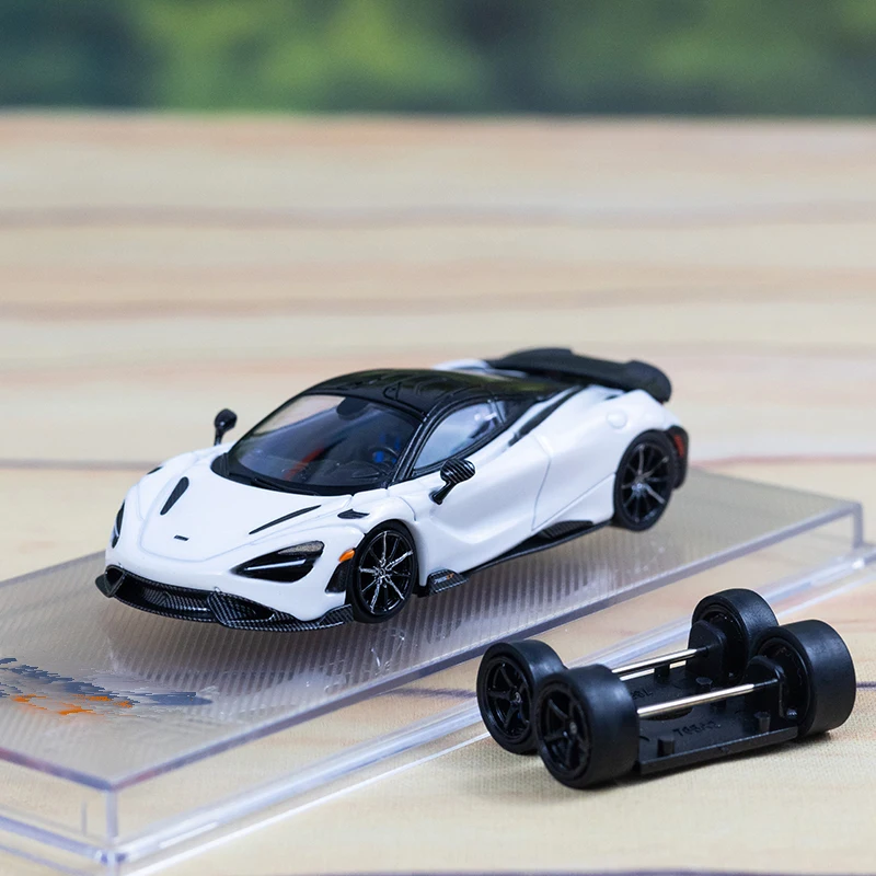 CM MODEL 1:64 765LT White Diecast Model Car