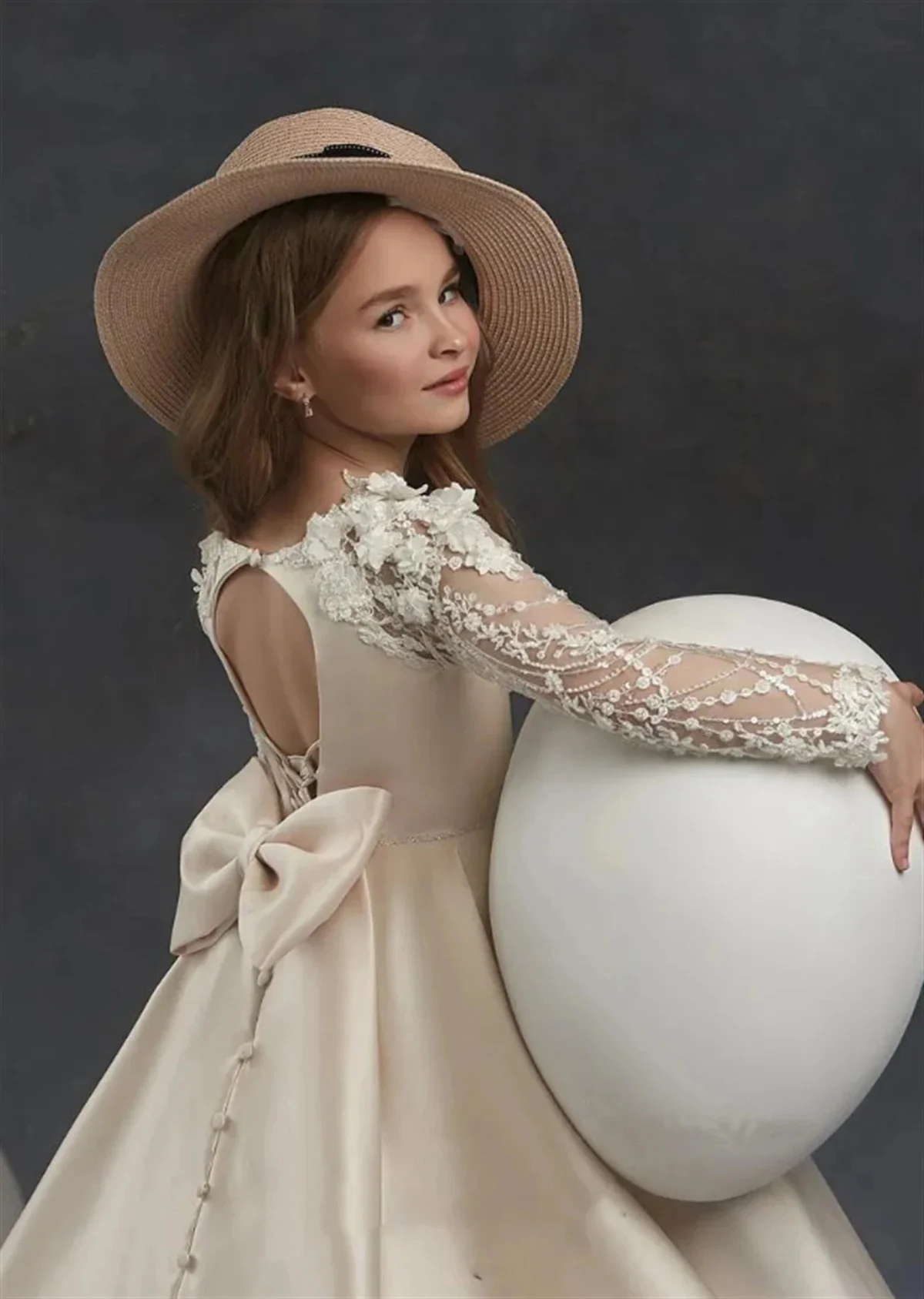 Customized Ivory Flower Girl Dresses For Wedding Satin Full Sleeves Sequins Backless Elegant Kids First Holy Communion Prom Gown