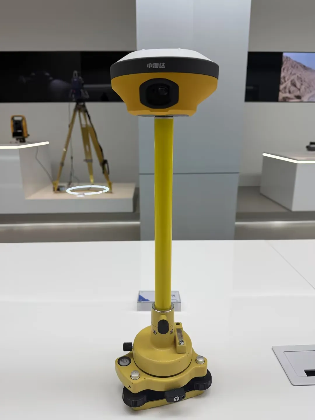 Hi-target V600L/new VRTK with 1408 Channels and Laser Measurement for Land Surveying