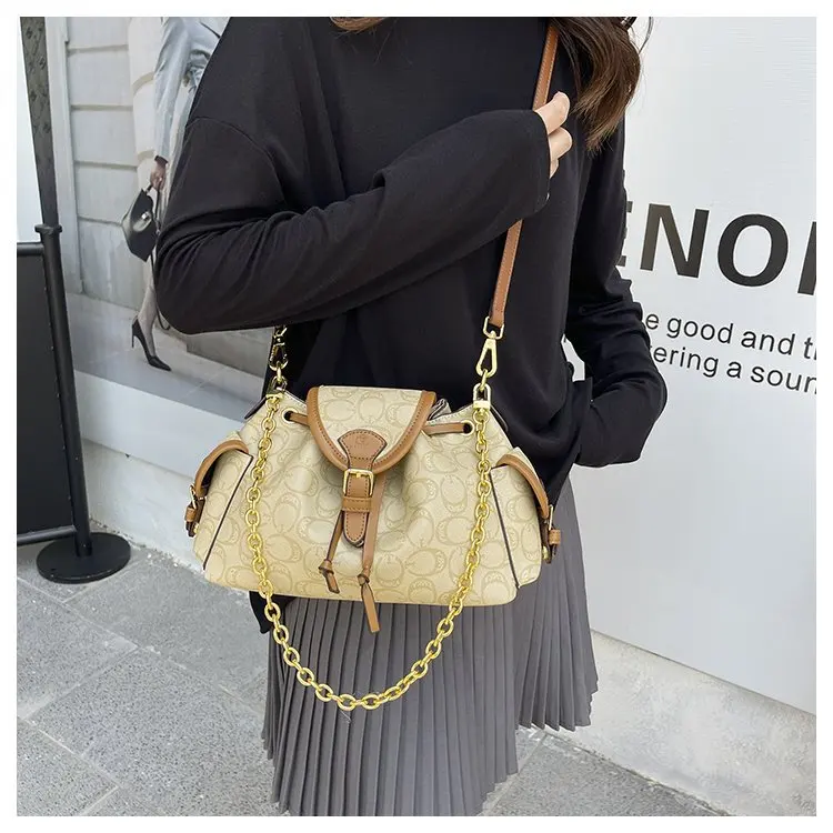 

‌2025 New Women's Horn Chain Bag - Multi-way Shoulder/Crossbody Purse, Small Designer Bag for Daily Outfit