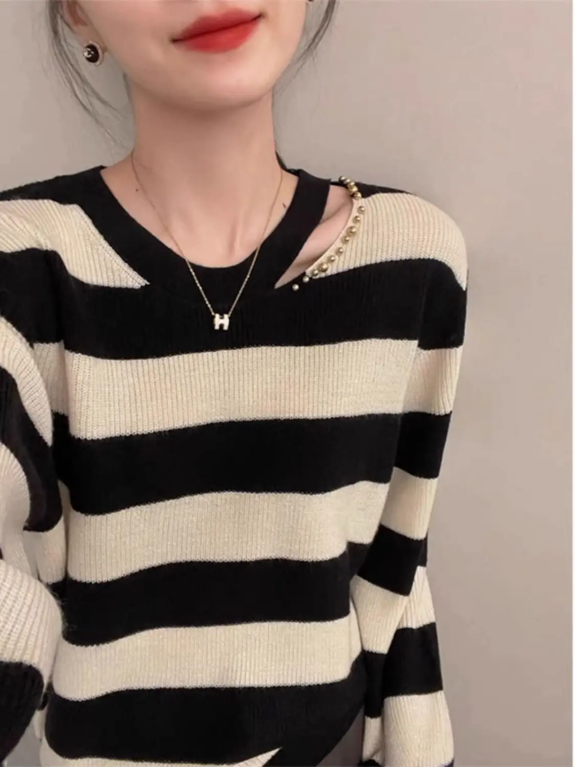 Autumn Winter New Mirad Sweater Knitted Sweater Hollowed Out Western-style Korean Interior Bottom Shirt Loose Round Neck Top