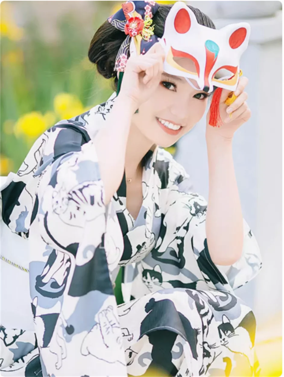 

Japanese women's improved kimono and Japanese style yukata