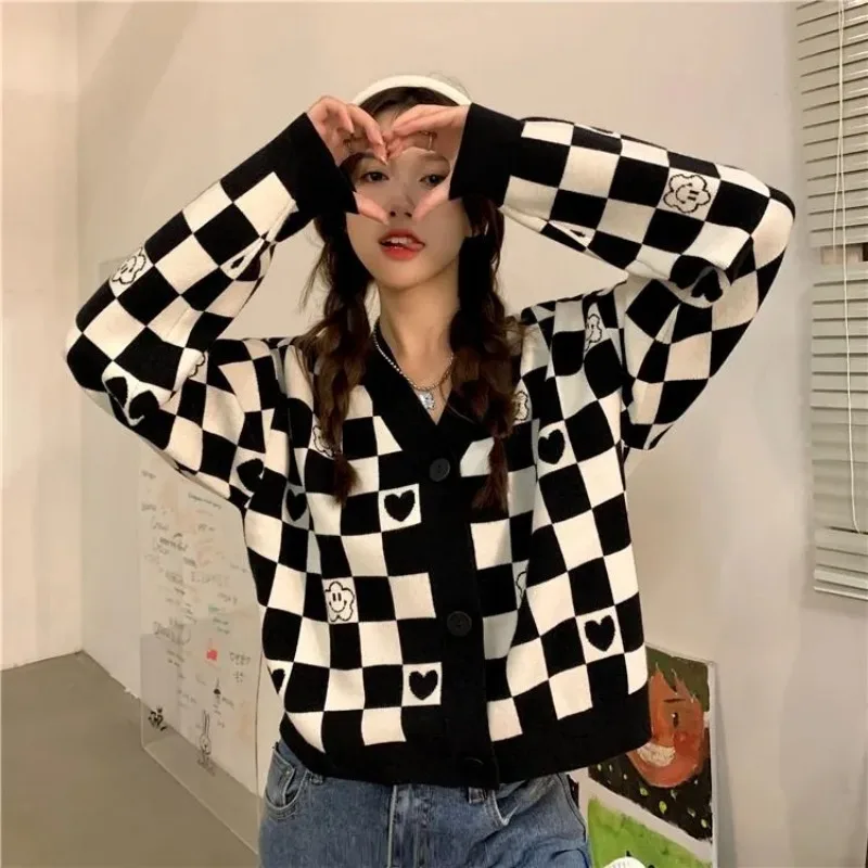 V-neck Checkerboard Sweater Jacket for Women in Autumn Design Loose Short Long-sleeved Cardigan Knit Top
