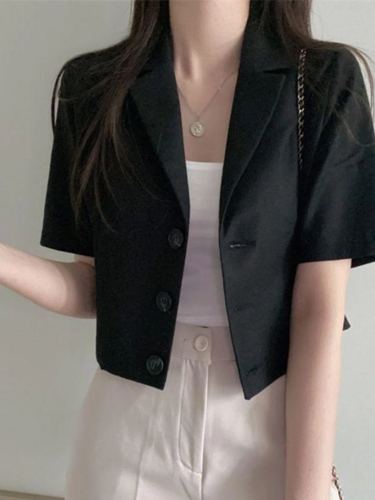 เสื้อเบลเซอร์สีดำสไตล์ Old Money สำหรับผู้หญิง แฟชั่นเกาหลี ทรงหลวม พรีเมียม กระดุมทองสามเม็ด พร้อมป้ายกันแดด