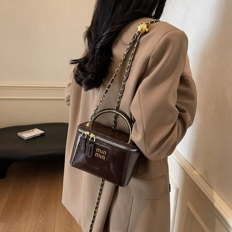 

Женский клатч с геометрическим рисунком и цепочкой с режущими краями, современная сумка подмышками для современного вечернего ношения