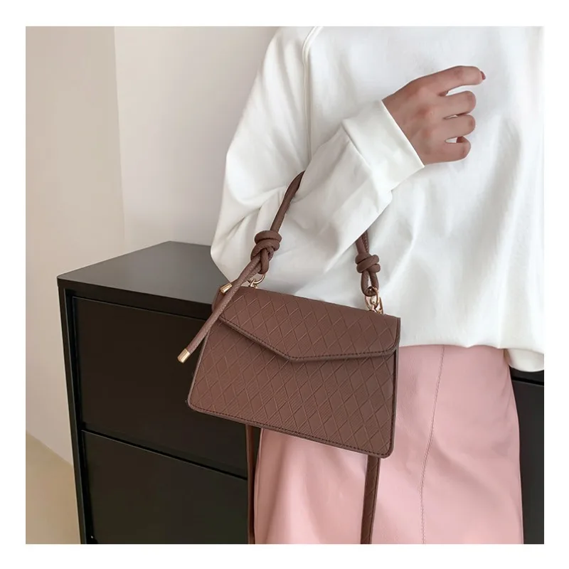 Internet Celebrity Retro Korean Handbag Women\'s 2024 New Fashion Trend Line Shoulder Small Square Bag Solid Color Messenger Bag