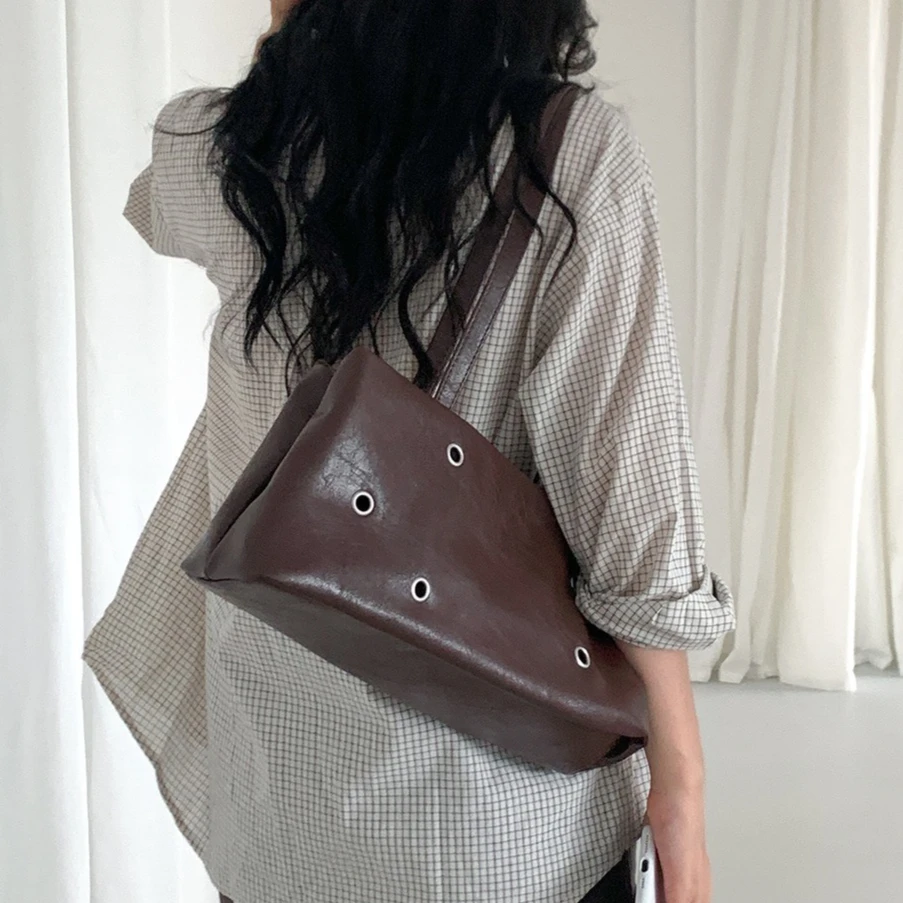 Rivet Shoulder Bag for Women H - Luxury Bags Office recension och pris