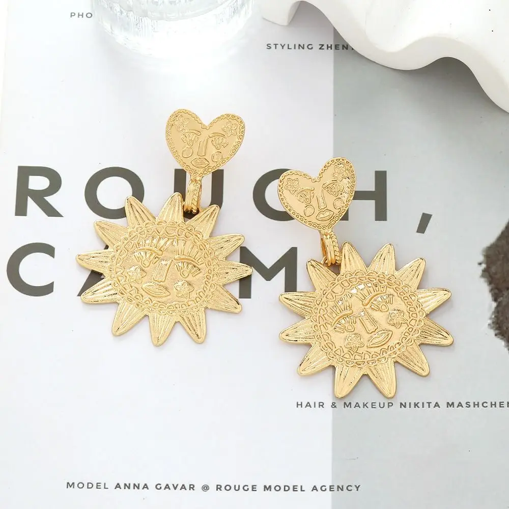 Light Luxury Banquet Mental Heart Sun Dangel Earring Textured Simplicity Face Sunflower Earrings Retro Elegant Ear Stud Women