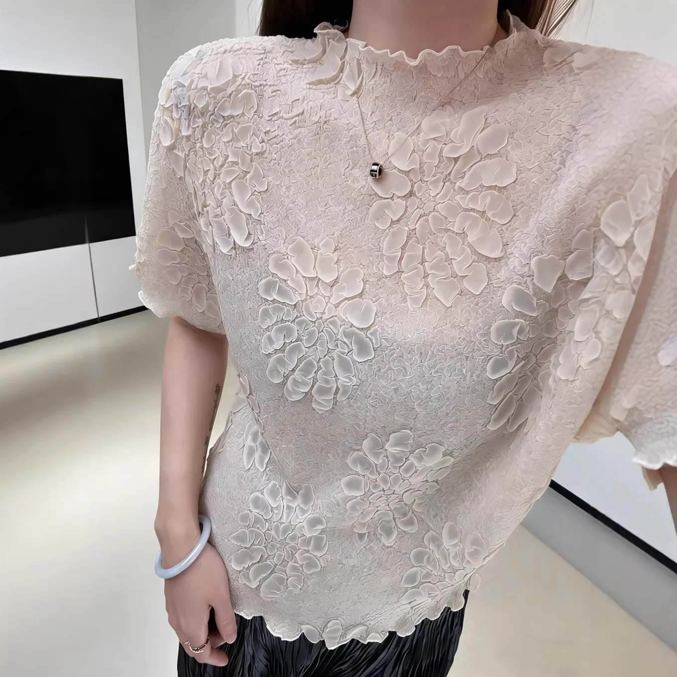 Miyake short-sleeved T-shirt for women, 2026 summer new style, embroidered gold foil, slimming and versatile top.