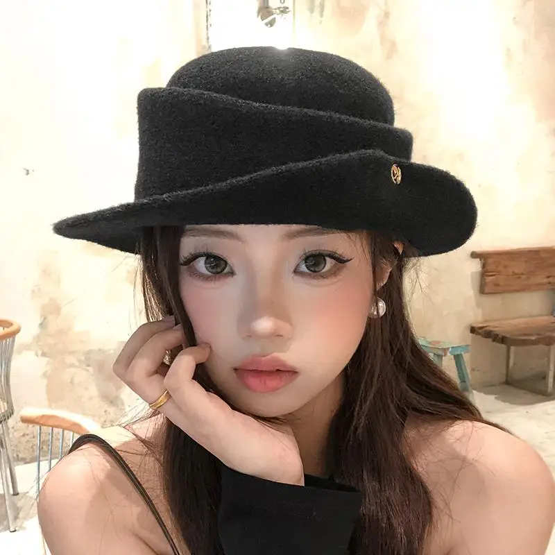 Channel Your Inner Hepburn! Black Rolled Edge Wool Hat, a Timeless & Elegant Choice for Autumn and Winter Style