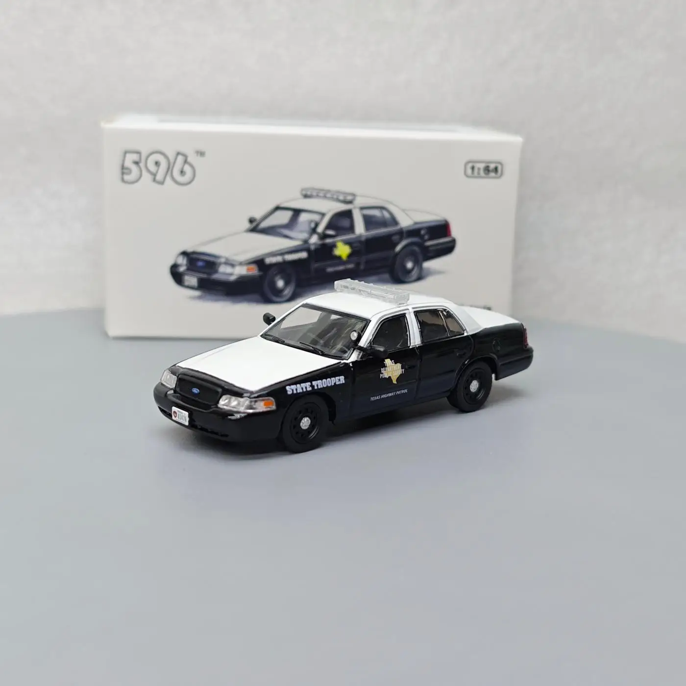 

596 1:64 Ford Crown Victoria - Texas DPS Highway Patrol Team 596-98 High Simulation Alloy Car Model Mini Toy Collection Gift