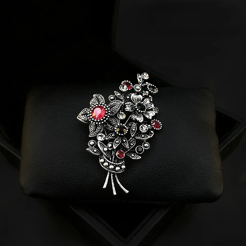 

High-End Bouquet Brooch Exquisite Retro Flower Pin Women's Luxury Elegant Corsage Suit Accessories Rhinestone Jewelry Gifts Pins