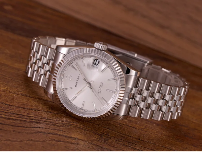 นาฬิกาออโตเมติกผู้ชาย Baltany นาฬิกาข้อมือวินเทจ36มม. 10Bar กระจกแซฟไฟร์ NH35ส่องสว่างกันน้ำ