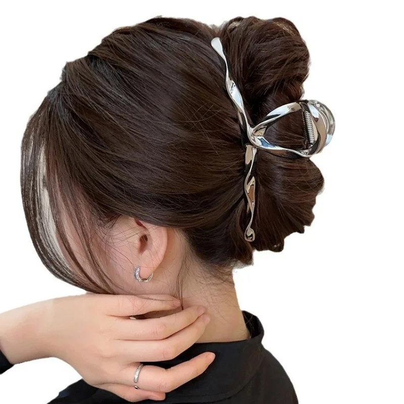 مشابك مخلب شعر معدنية للنساء ، مشبك سمك القرش السبائكي ، إكسسوارات شعر هندسية للفتيات ، لون فضي وذهبي ، مشابك رأس للشعر