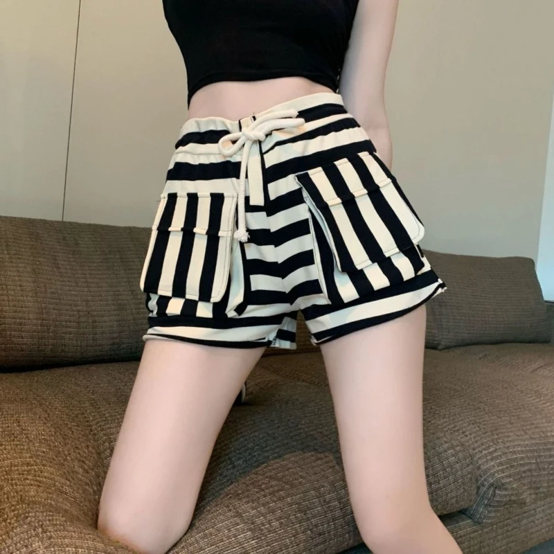 

Women's High Waist Striped Shorts Elastic Waist Relaxed Wide Leg A Line Summer Athleisure Hot Pants with Slimming Effect