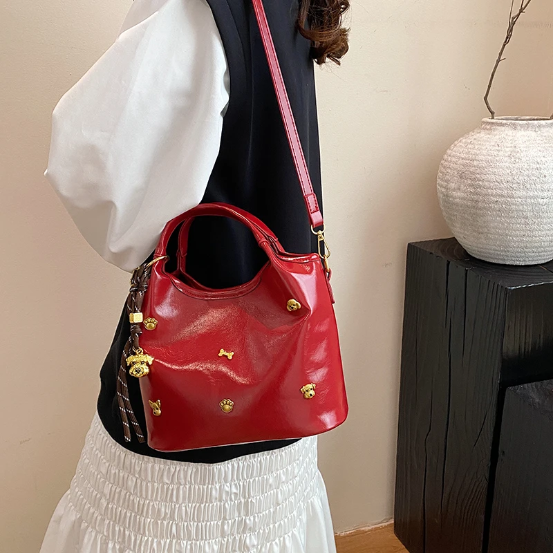 

New Trendy Versatile Badge Women's PU Leather Single Shoulder Crossbody Bag Simple Casual Fashion Commuting Storage Bags