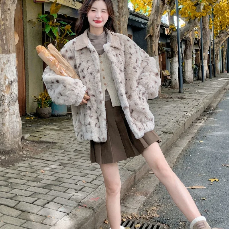 

Женская свободная высококачественная куртка из овечьей шерсти для женщин зимы 2025, новая маленькая меховая куртка для женщин, теплая хлопковая трендовая одежда