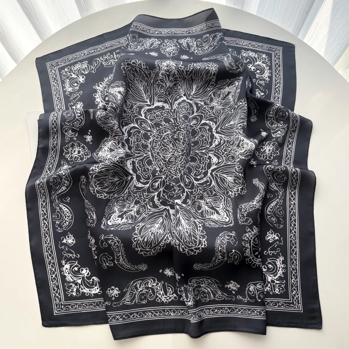 2026 Design Drucken Quadratischen Seidenschal Frauen Halstuch Bandana Foulard Dame Schal Schals Wrap Kopf Haar Band Krawatten – Detail 1
