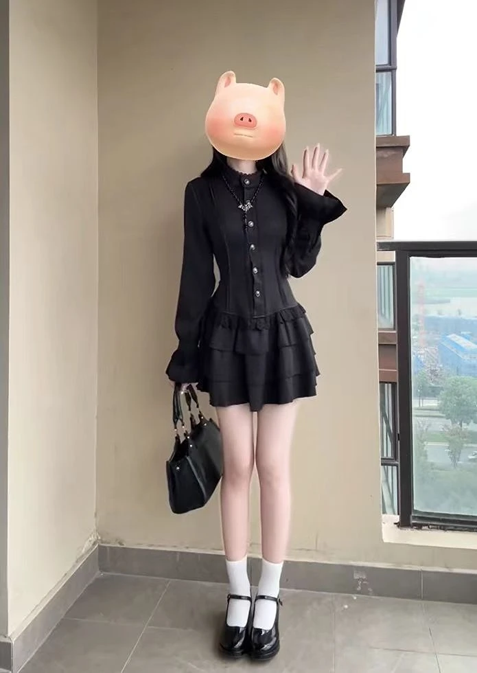 2025 Mini abito a maniche lunghe con bottoni in pizzo Y2k Abito con lacci stile gotico vintage Donna High Street Gonna corta sottile Lolita nera