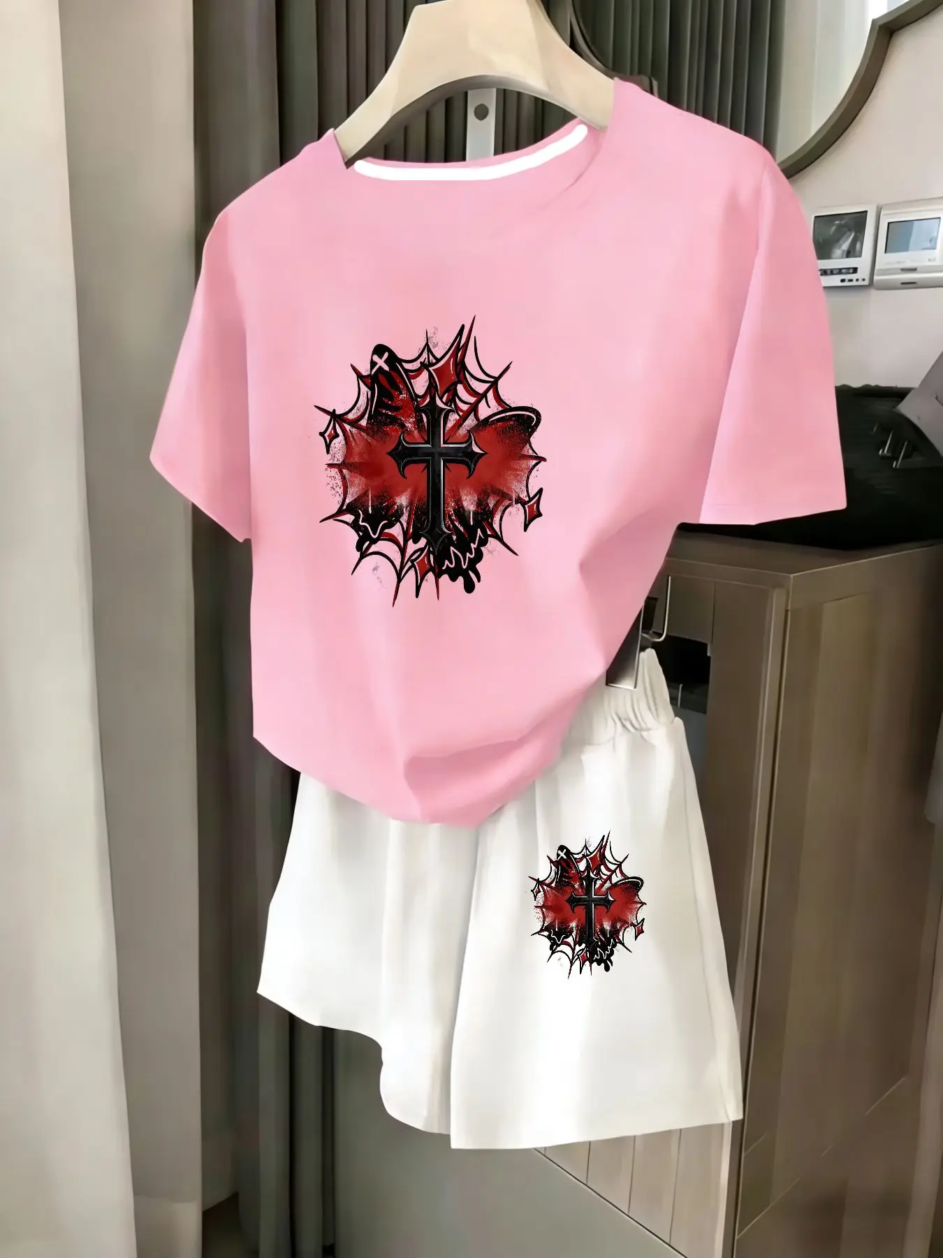 

Женский комплект из 2 предметов, летний комплект для пляжного отдыха, повседневная футболка с круглым вырезом и короткими рукавами, шорты с эластичной резинкой на талии, удобный костюм