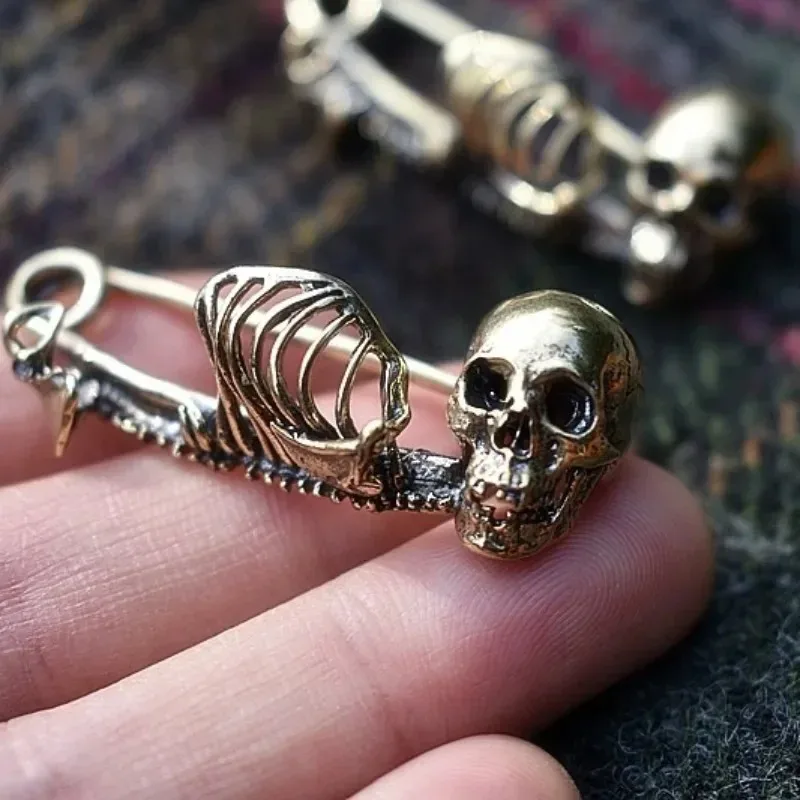 Punk Style Retro Halloween Skull Pin Gothic Brooches for Men and Women Party Creative Personality Clothing Accessories