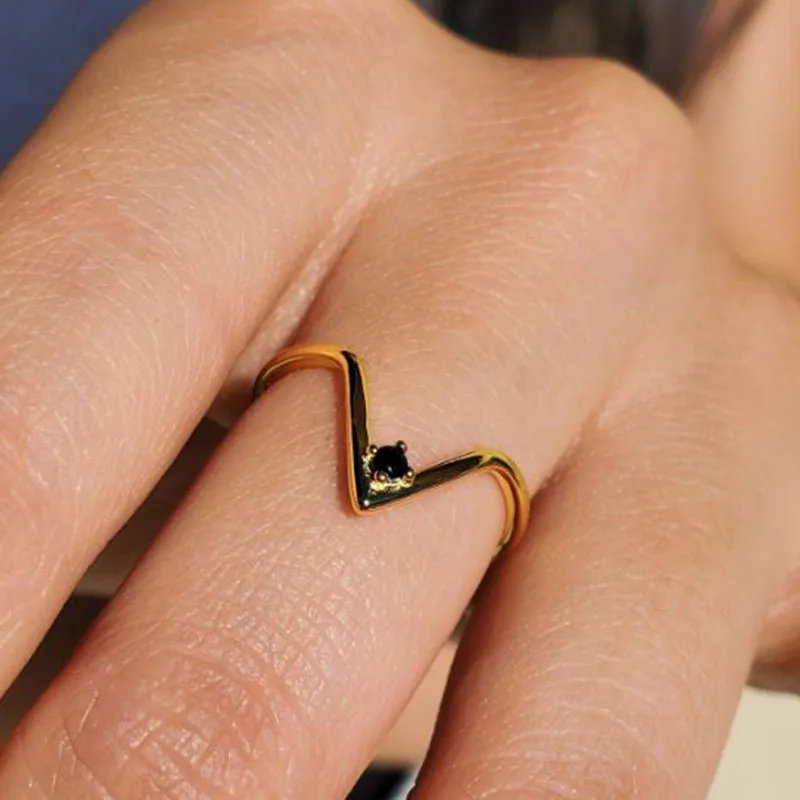 Женское кольцо из титановой стали с черным Цирконом