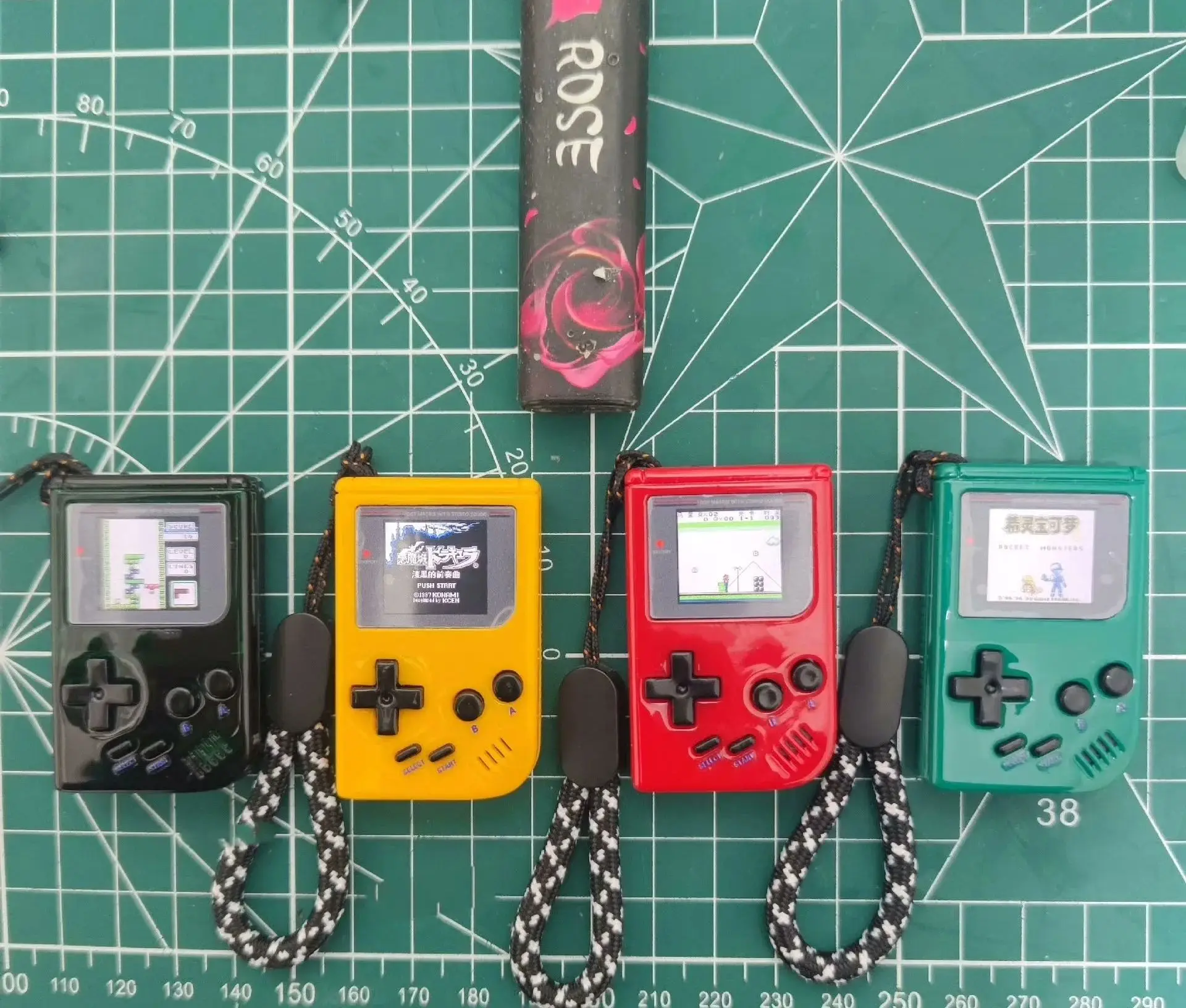 Super Mini GB Retro Handheld Game Console - Ultra Portable 5cm Pocket Size, Supports GB/GBC/NES Games, TF Card Slot