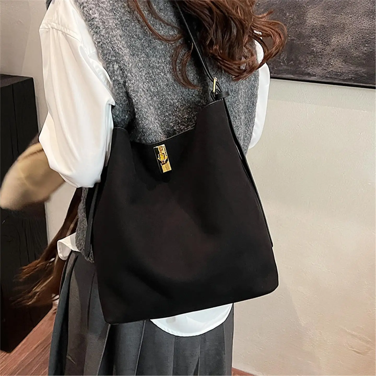 

Large Capaci Commuter Suede Buet Bag Women's Single oulder Crossbody Bag Urban Simple Sle Daily Use Handbag