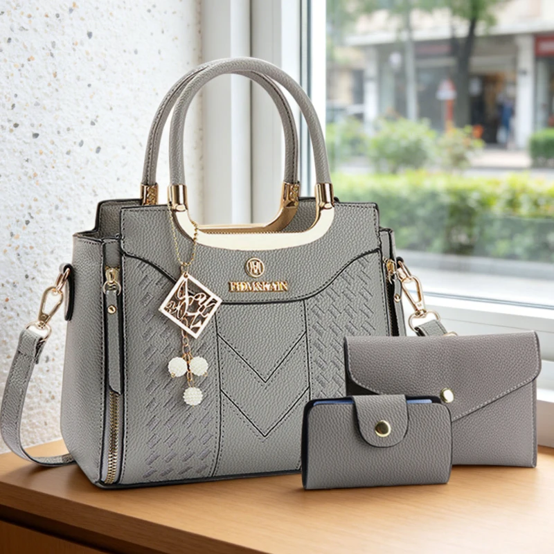 3-piece handbag set made of lychee-grain PU leather. This solid-color women's crossbody bag features a premium texture view 5