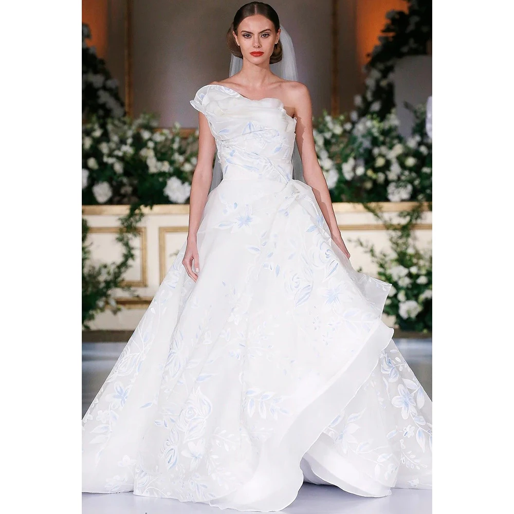 Elegant Luxury One-Shoulder White Wedding Dress With Light Blue Embroidery Ruffled Ball Gown Bridal Gown r Bride Formal Wedding