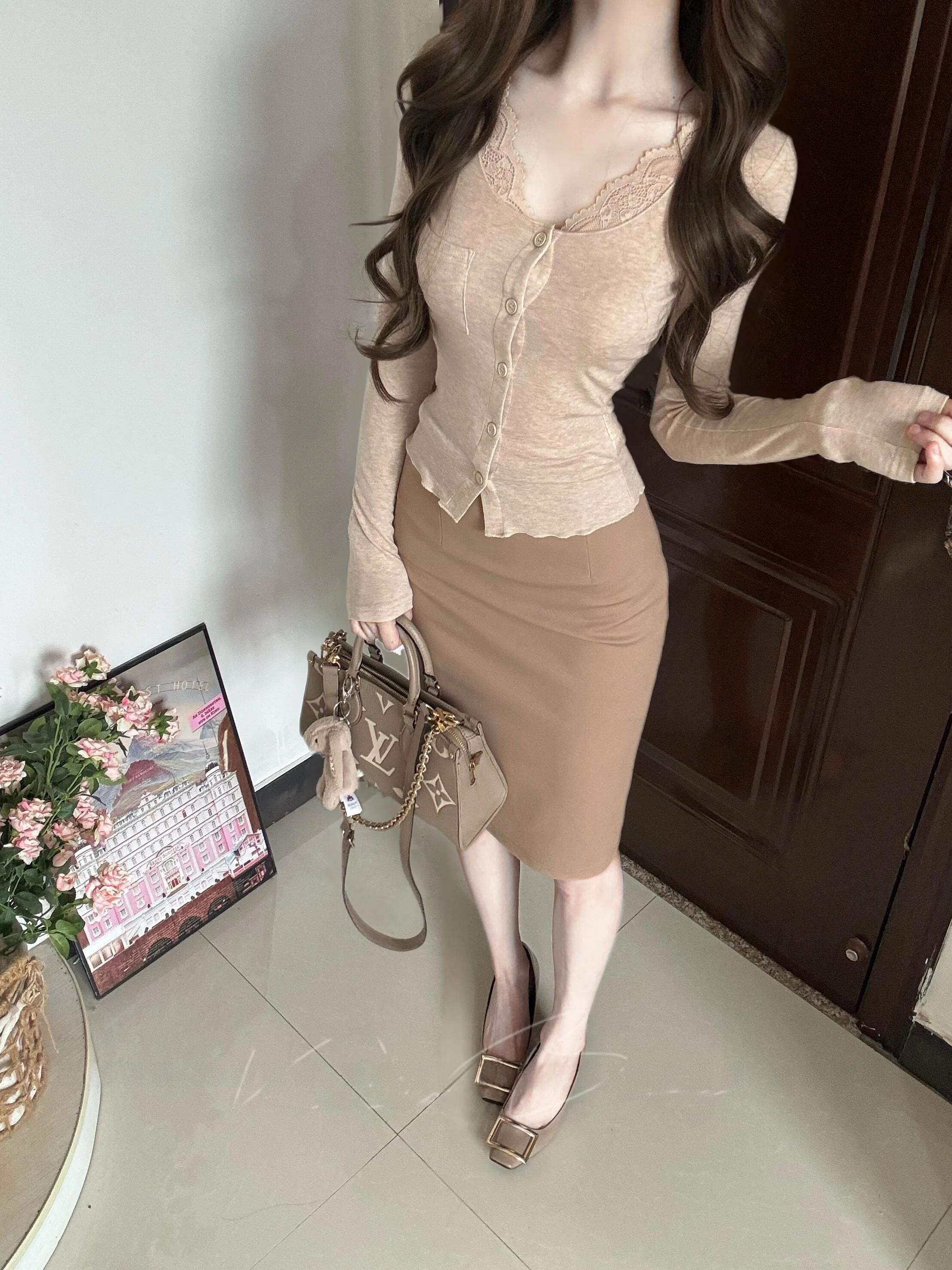 

Elegant Light Maturity Lace Splice V-neck Knitted Slim Fit Bodycon Skirt Set Women's Fashion Spring Collection High Waist