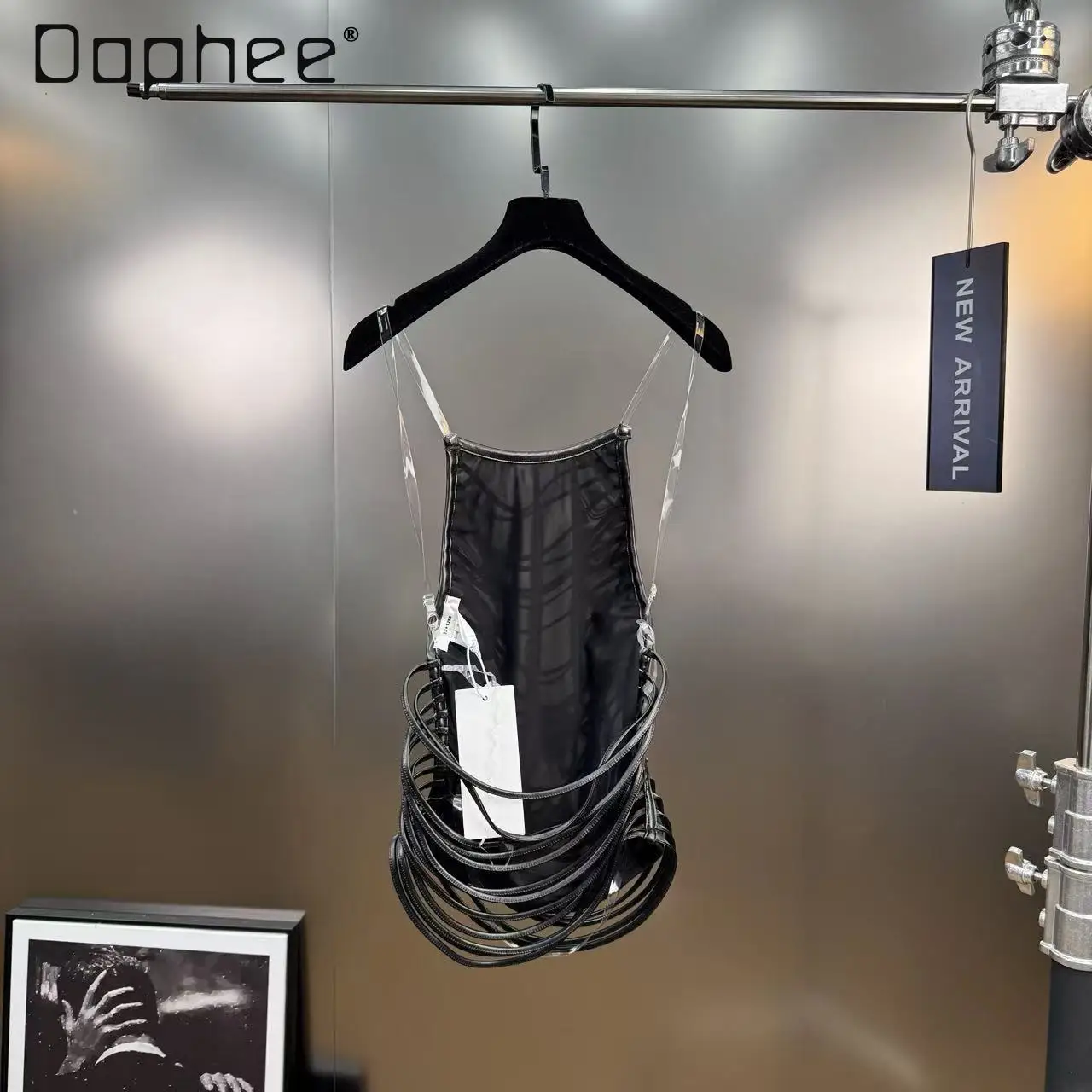 2025 ฤดูร้อนใหม่แฟชั่นบุคลิกภาพหนังSplicingตาข่ายSuspenderเสื้อกั๊กHigh Street SpiceสาวInsสลิงอเมริกันเซ็กซี่Crop Top