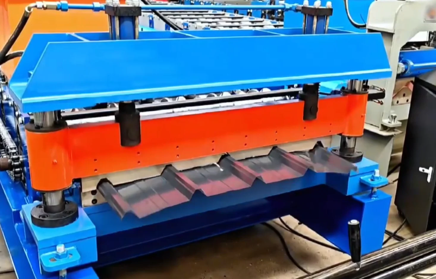 High Quality Full Automatic TR5 Corrugated Roof Sheet Double Layer Roll Forming Machine Touch Screen PLC Control System Bearing