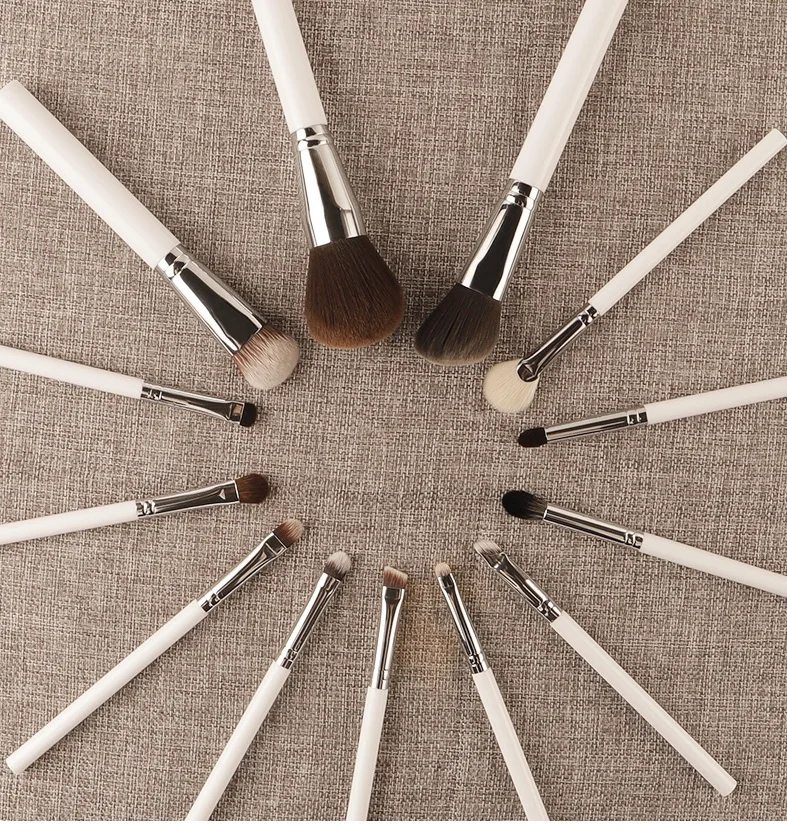 Confezione da 13 pennelli per trucco con manico bianco Pennello per correttore per trucco Pennello per fard Pennello per fondotinta per ombretto Cosmetici Strumenti di bellezza