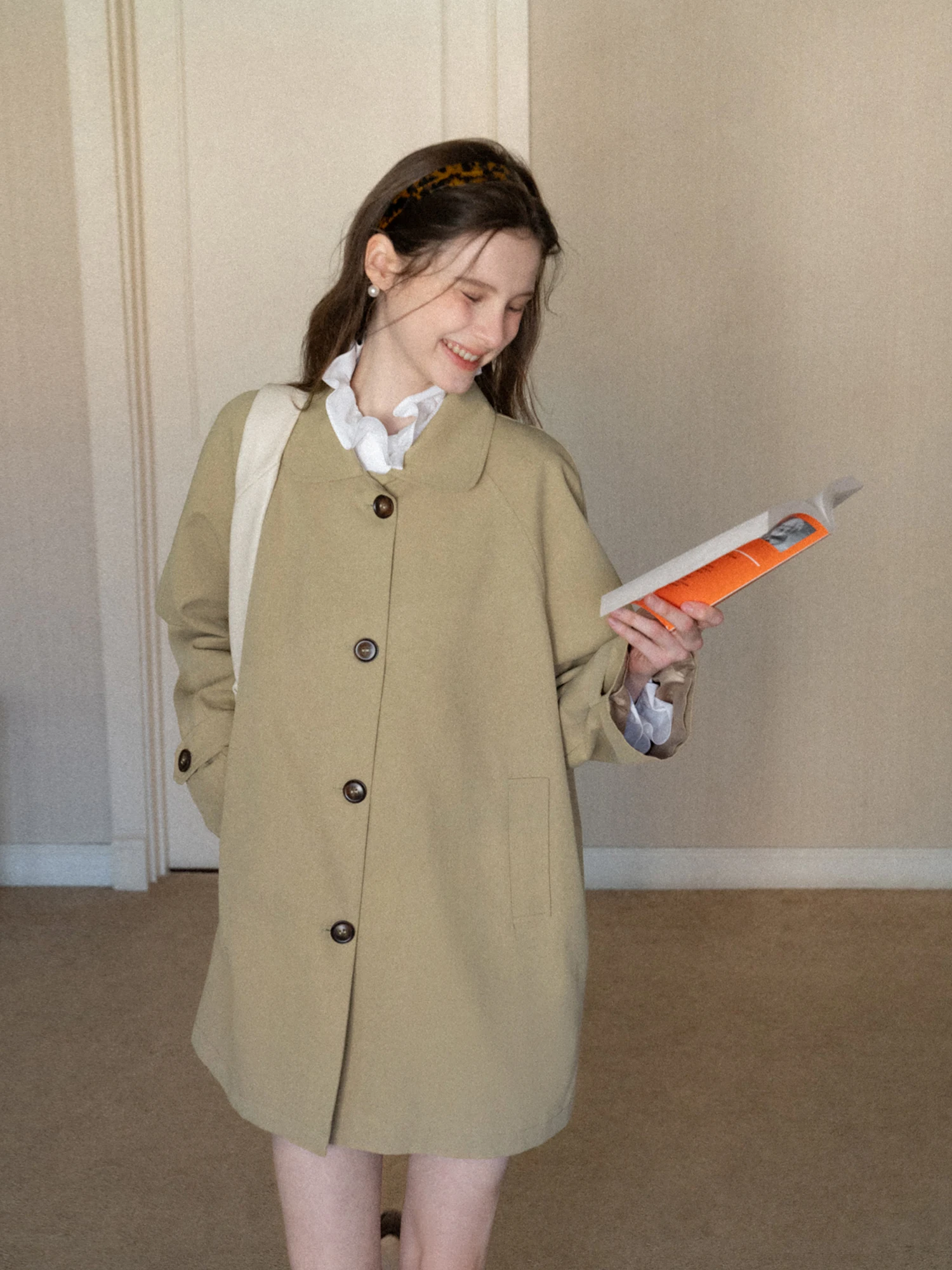 

Классический универсальный женский пиджак цвета хаки, длинный, весенний, повседневный, свободного кроя, из качественного полиэфирного волокна, с боковыми карманами.