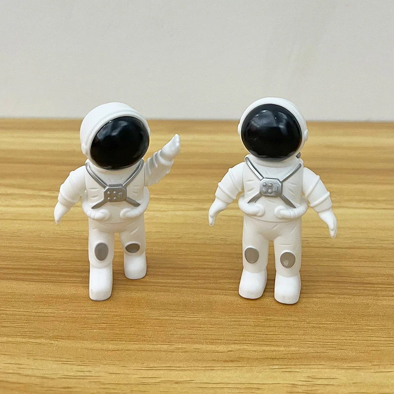 3pcs Space Astronaut + Rocket, Cute Shape Aviation Rocket, Spaceman Collection Model Toy, Home Decoration(Random Gestures)