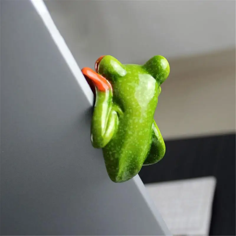 Funny Resin Frogs Creative 3D Animal Frog Figurine Decorative Crafts For Computer Monitor Desk Home Garden Decoration Gift